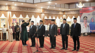 Gubernur Jambi Lantik Lima Pejabat Eselon II, Tekankan Kekompakan Tim dan Integritas